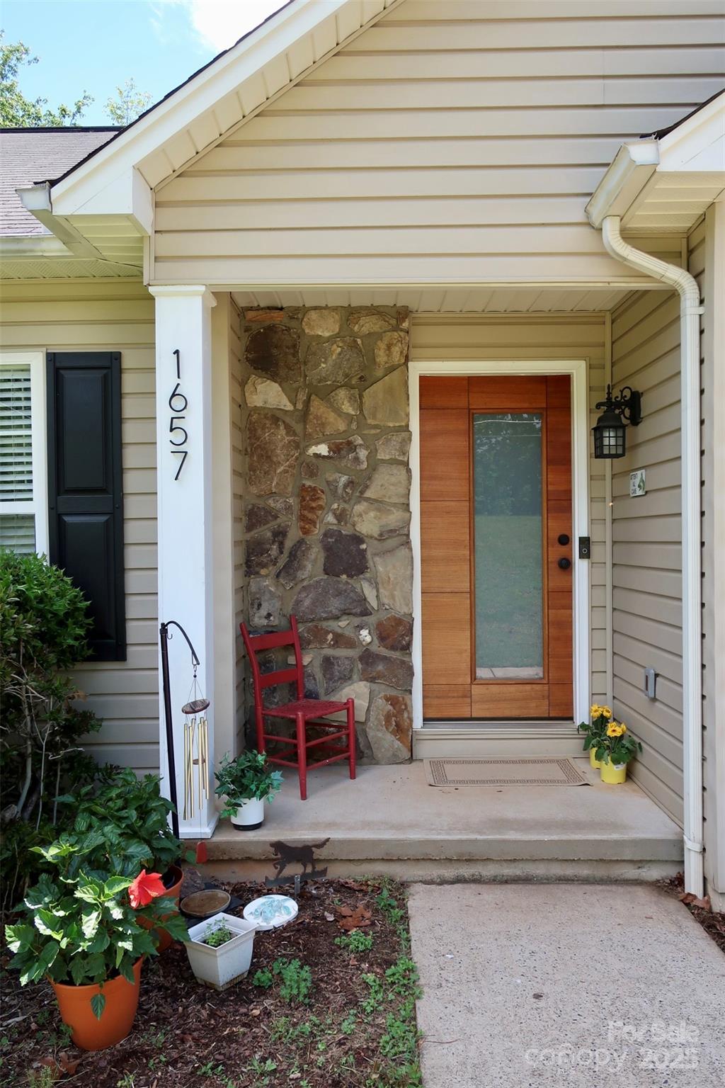 Property image 3 of 1657 6th Street in Providence Forest, Hickory, NC 28602