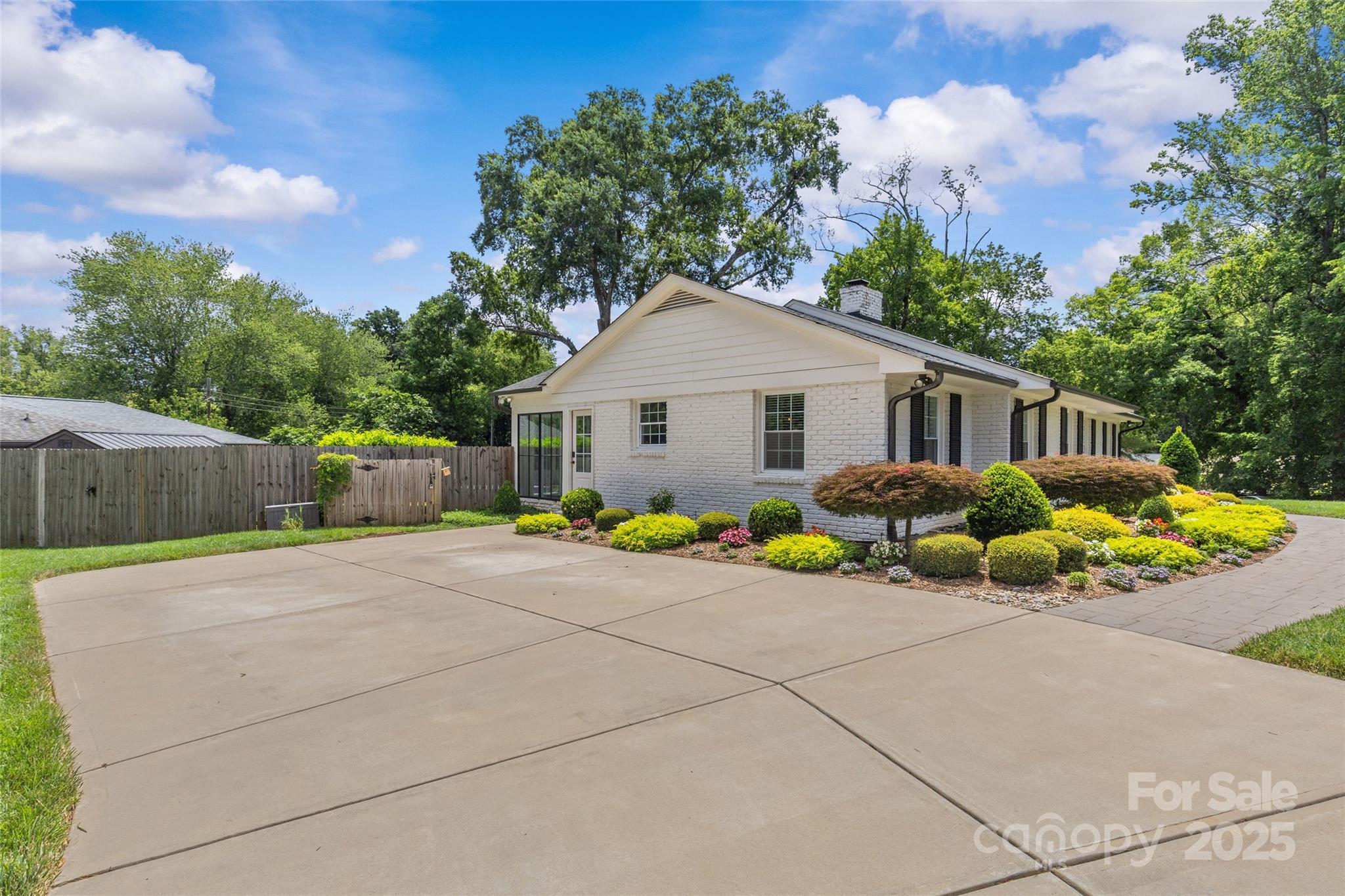 Property image 4 of 5501 Murrayhill Road in Madison Park, Charlotte, NC 28210