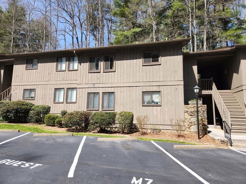 49 Lake Drive