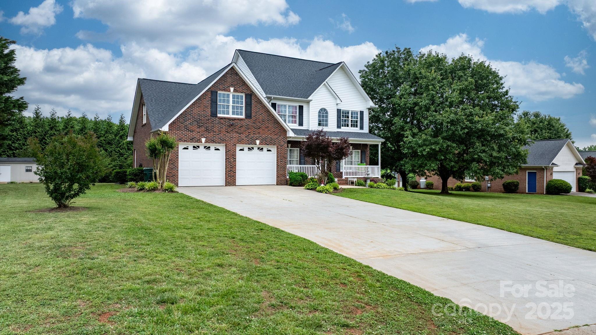 Property image 2 of 2779 Touchstone Circle in Walnut Creek, Newton, NC 28658