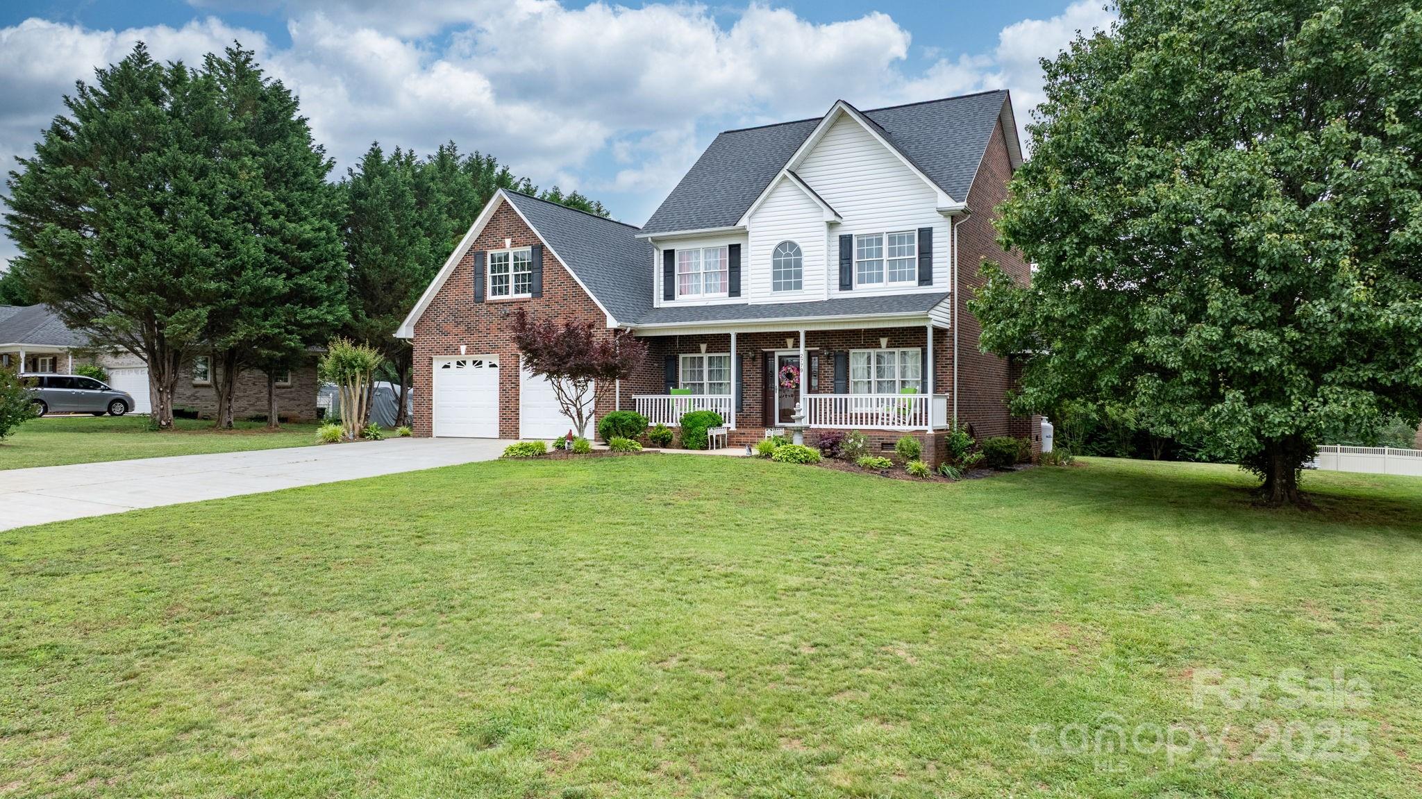 Property image 3 of 2779 Touchstone Circle in Walnut Creek, Newton, NC 28658