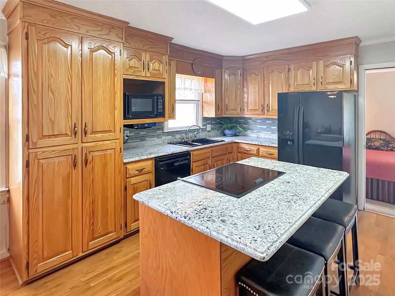 Property image 3 at 1465 Earl Street, Hickory, NC 28602