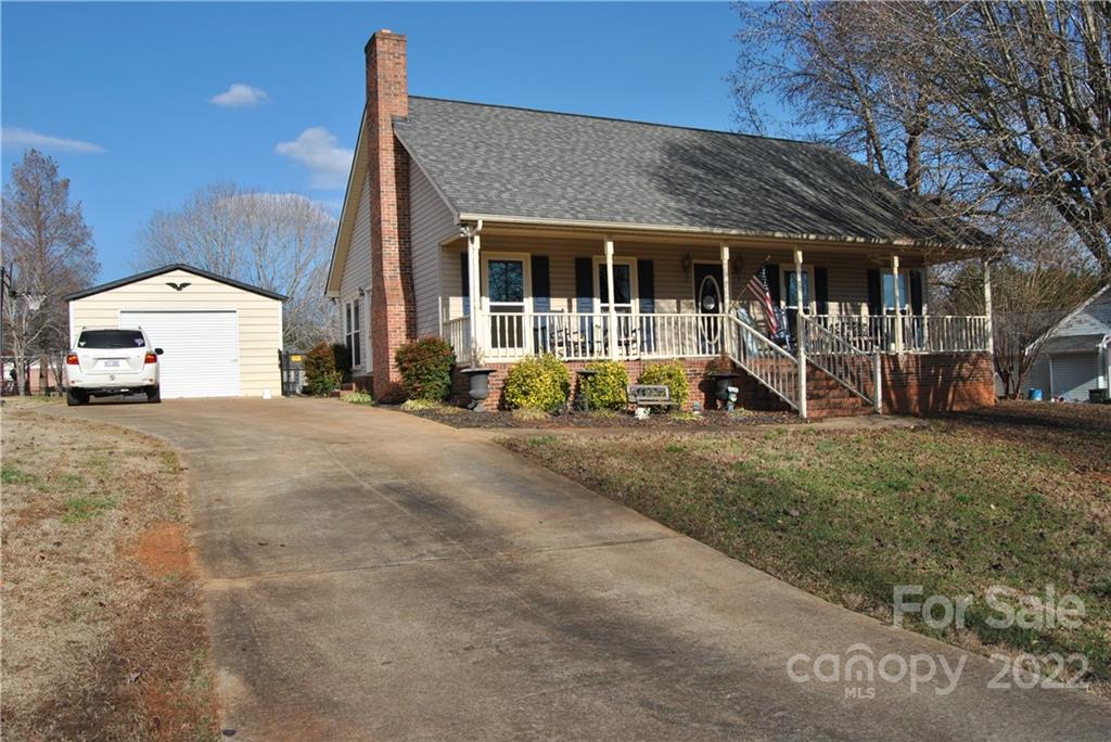 Property image 3 of 117 Halifax Court in Keltic Meadows, Gastonia, NC 28056