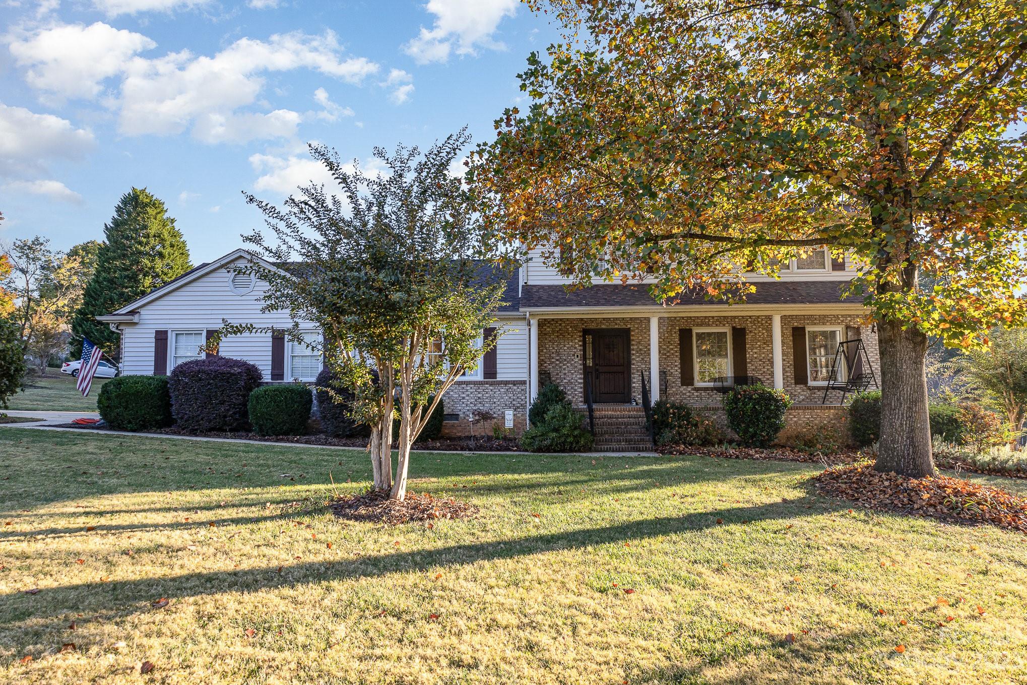 Property image 2 of 901 Sandy Lane in Forest Brook, Gastonia, NC 28056