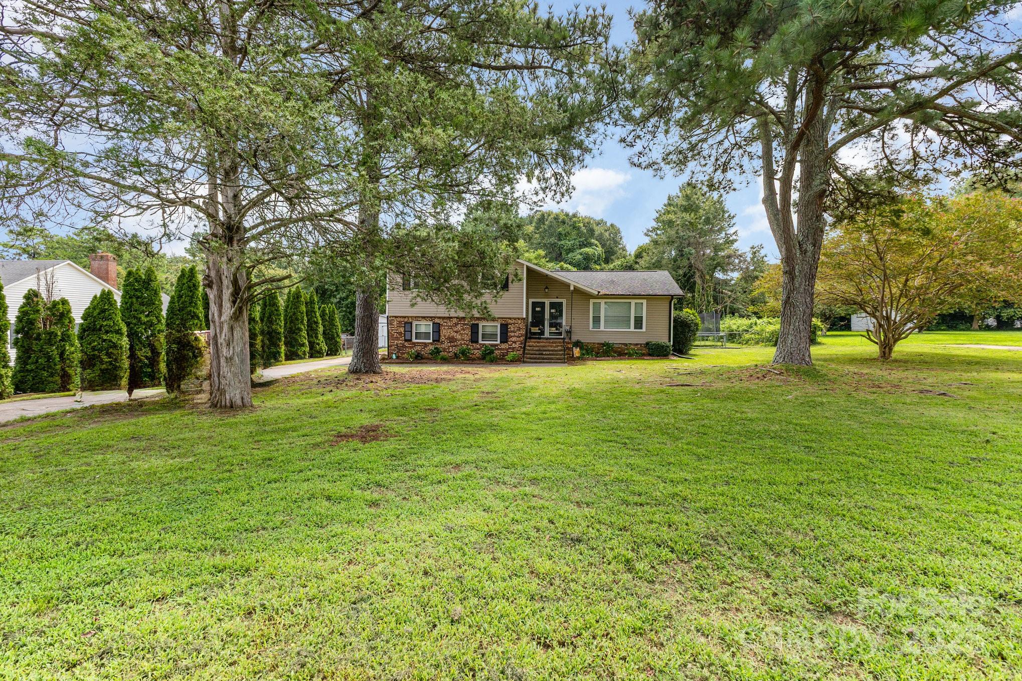 Property image 4 of 939 Malotte Lane in Robinson Heights, Gastonia, NC 28054