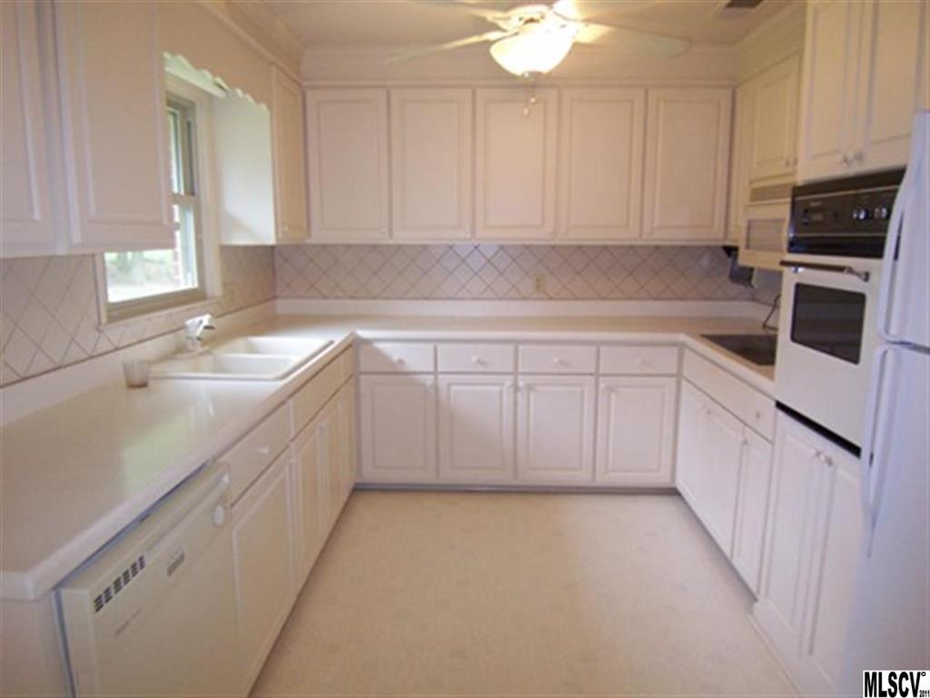 Property image 2 of 1618 Oakmont Drive in Oakmont, Lenoir, NC 28645