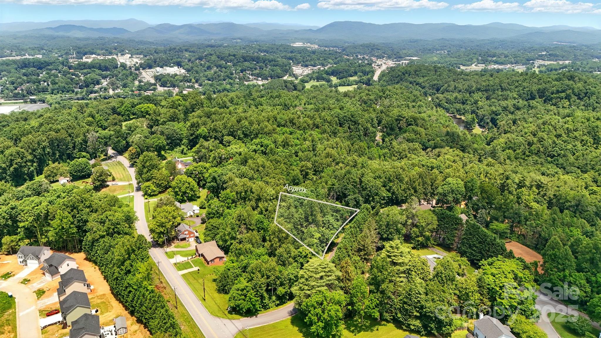 Property image 3 of 205 Buckingham Court in Parkridge Estates, Lenoir, NC 28645