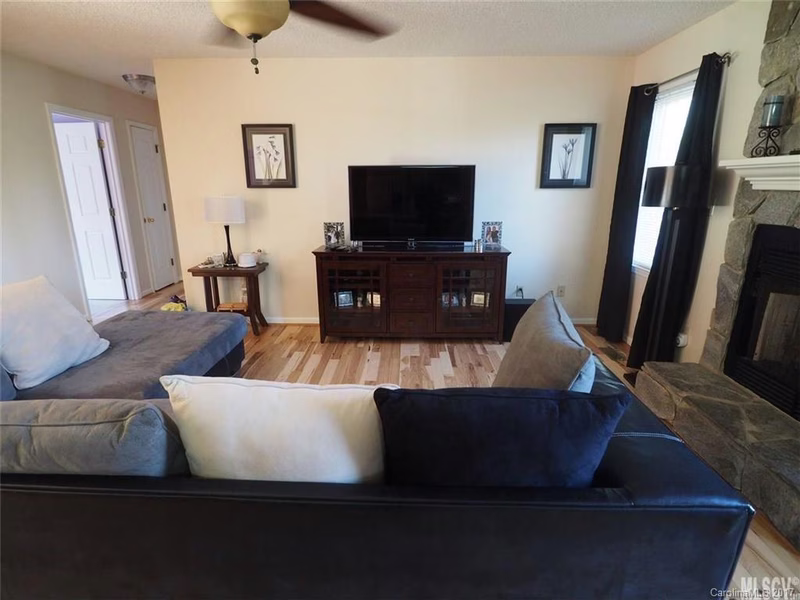 Property image 4 at 1323 Grady Lane, Hickory, NC 28602