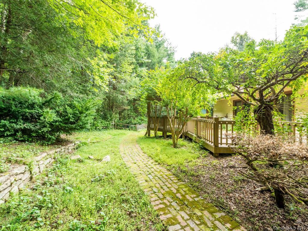 Property image 5 of 144 Camellia Way in Timbercreek, Hendersonville, NC 28739