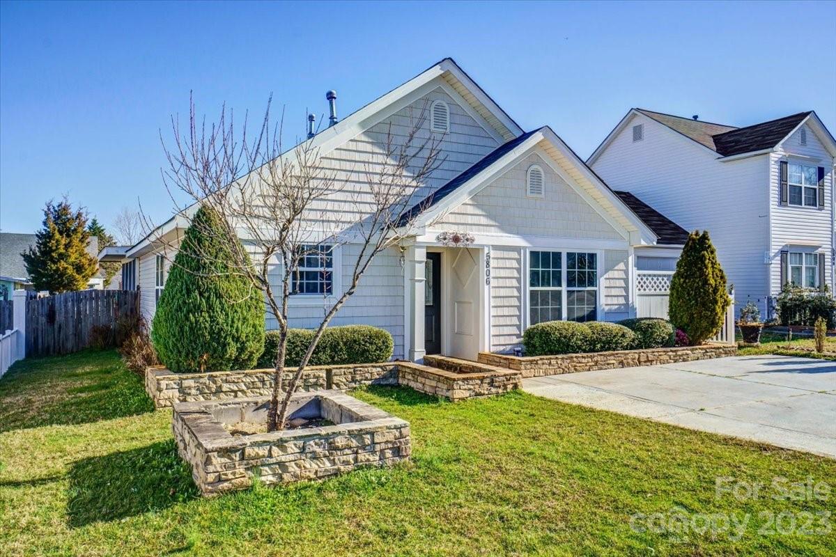 Property image 2 of 5806 Bridgeway Drive in Alexis Pointe, Indian Trail, NC 28079