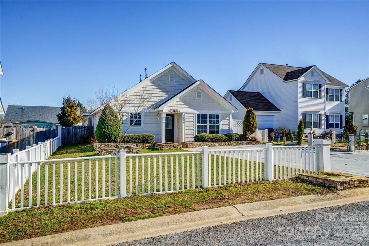 Property image 3 of 5806 Bridgeway Drive in Alexis Pointe, Indian Trail, NC 28079