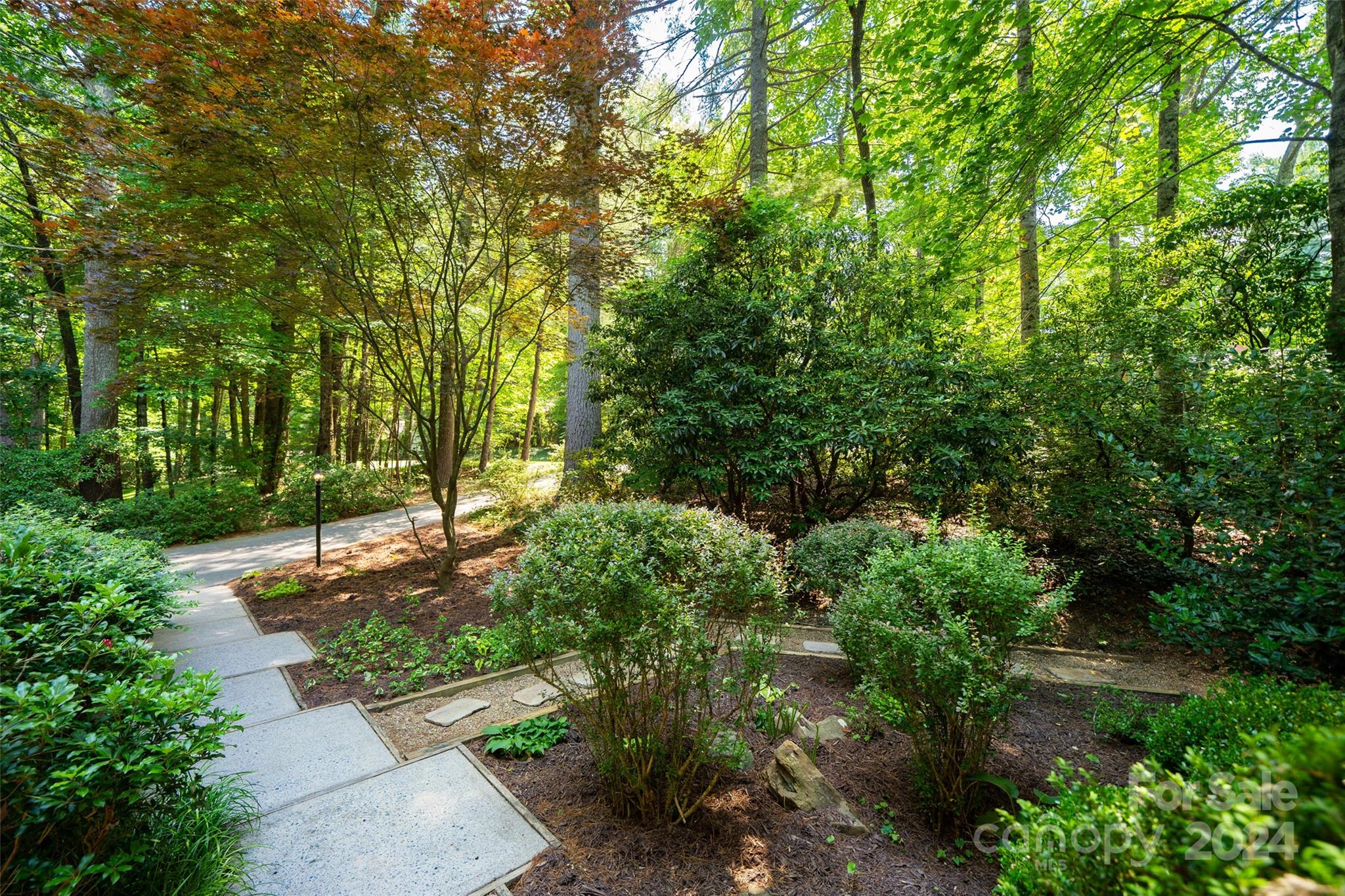 Property image 3 of 118 Timber Creek Road in Timber Creek, Hendersonville, NC 28739