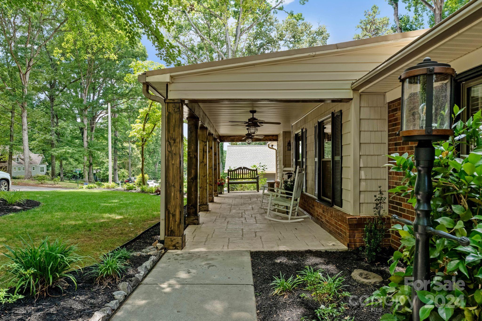 Property image 2 of 340 N Oakwood Drive in Park Grove, Statesville, NC 28677