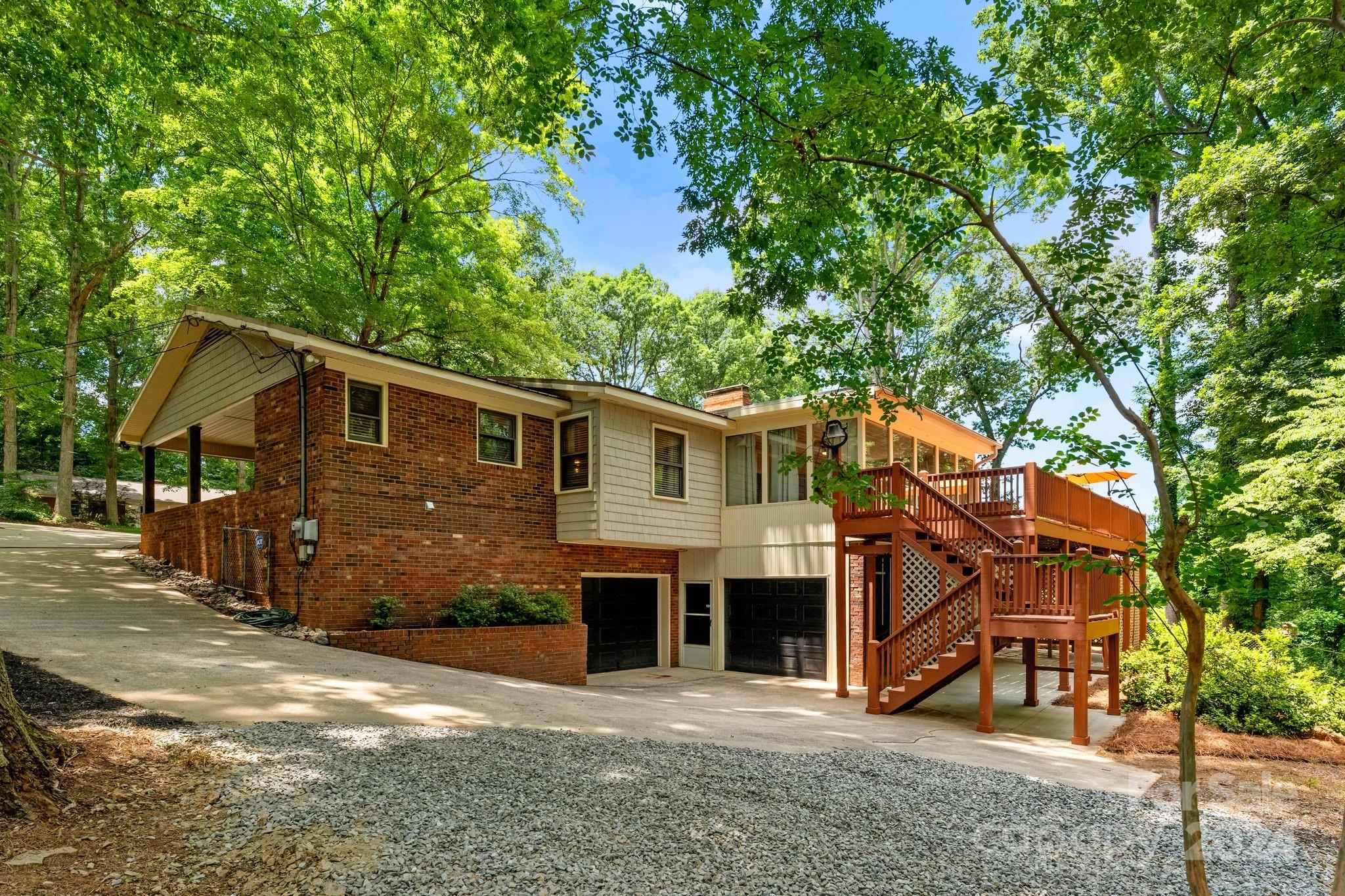 Property image 3 of 340 N Oakwood Drive in Park Grove, Statesville, NC 28677