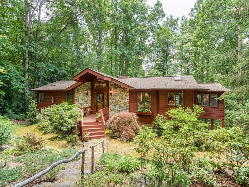 52 Wake Robin Place