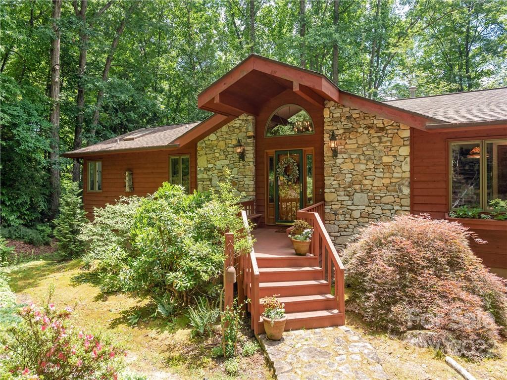 Property image 4 of 52 Wake Robin Place in Timbercreek, Hendersonville, NC 28739