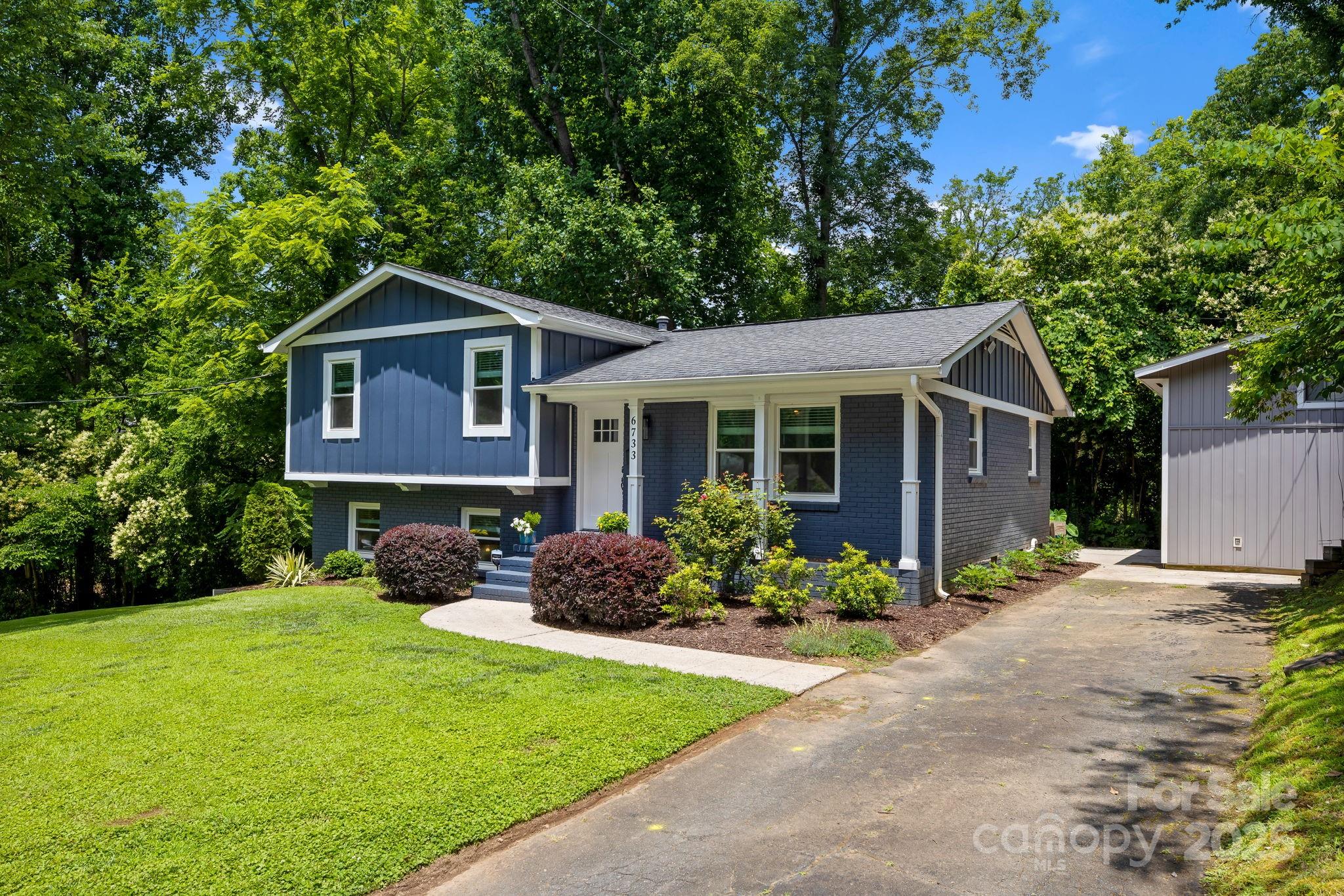 Property image 2 of 6733 Candlewood Drive in Starmount, Charlotte, NC 28210