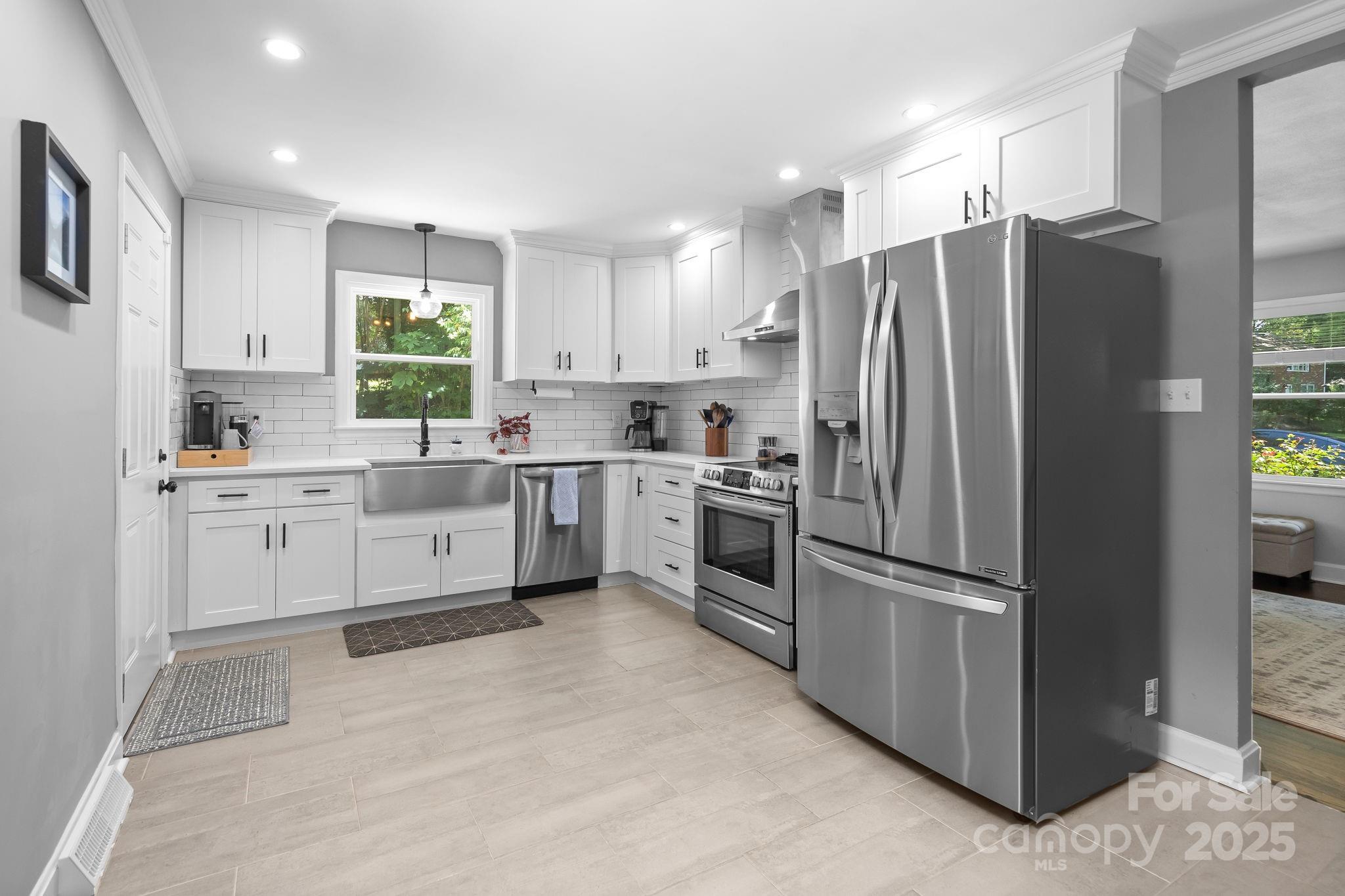 Property image 5 of 6733 Candlewood Drive in Starmount, Charlotte, NC 28210