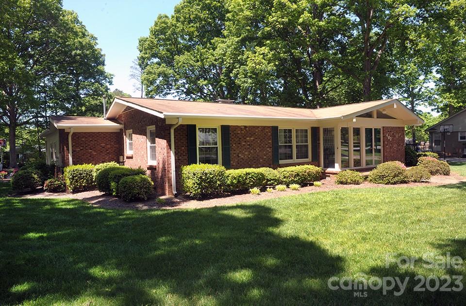Property image 3 of 402 White Oaks Road in Westcliffe, Salisbury, NC 28147