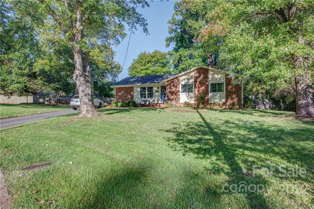 Property image 2 of 2120 Clearview Court in Sedgefield, Gastonia, NC 28054