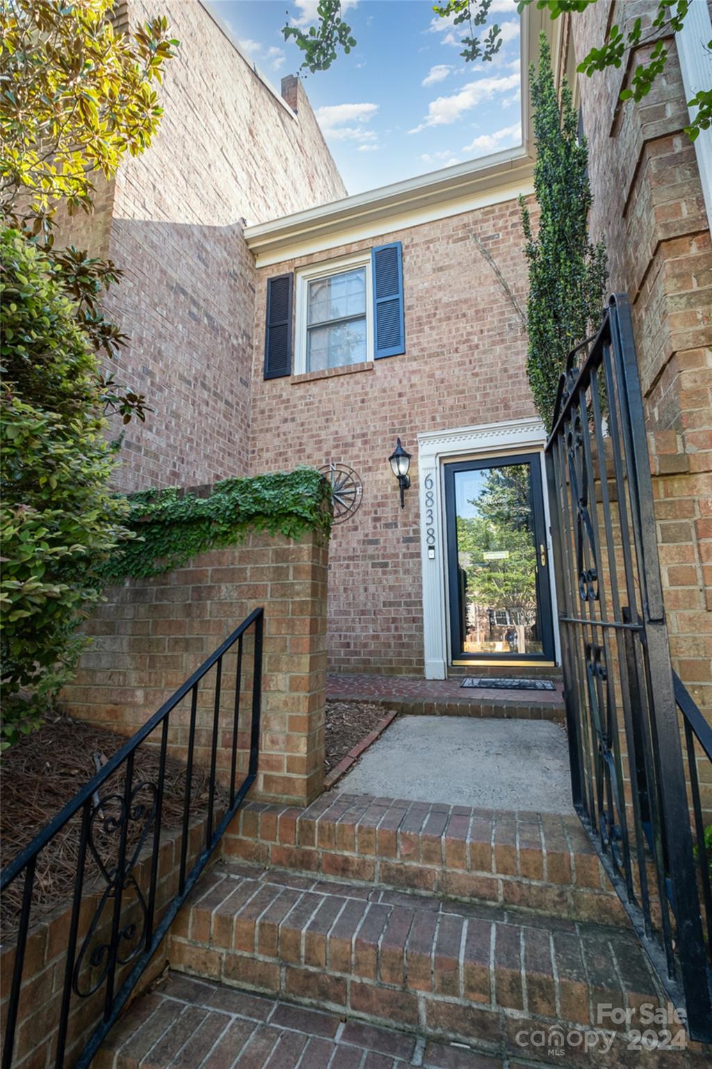Property image 2 of 6838 Constitution Lane in Olde Georgetowne, Charlotte, NC 28210