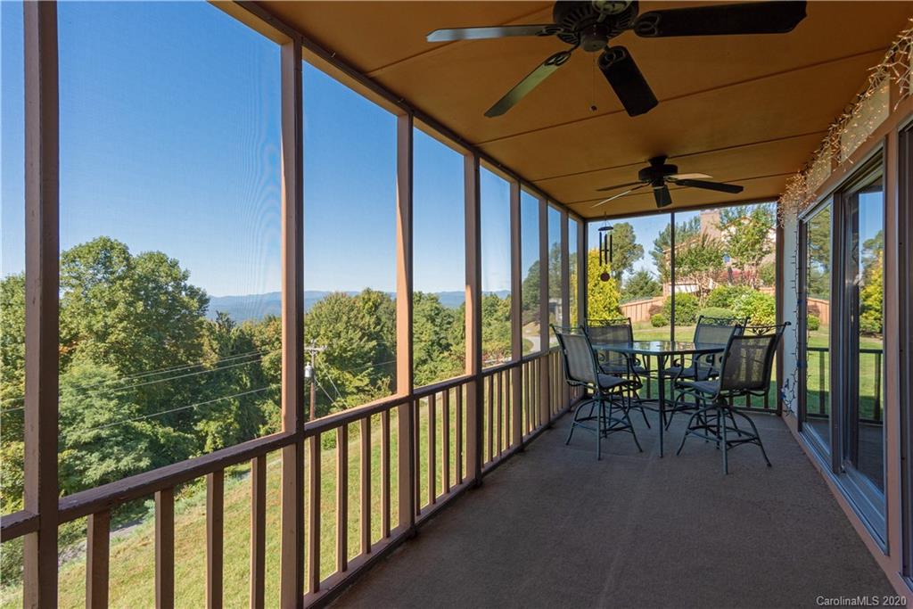 Property image 5 of 1602 Fleetwood Plaza in Fleetwood Plaza, Hendersonville, NC 28739