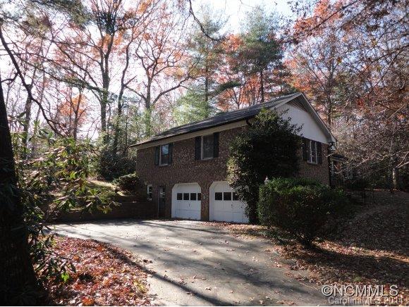 Property image 2 of 21 Shadblow Lane in Tamarac, Hendersonville, NC 28791