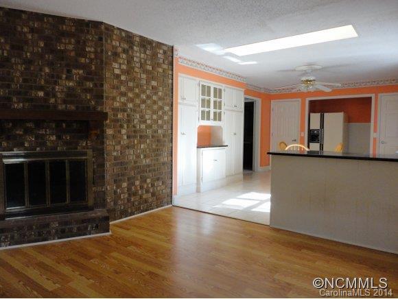 Property image 3 of 21 Shadblow Lane in Tamarac, Hendersonville, NC 28791
