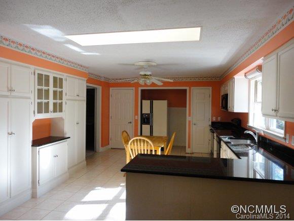 Property image 4 of 21 Shadblow Lane in Tamarac, Hendersonville, NC 28791