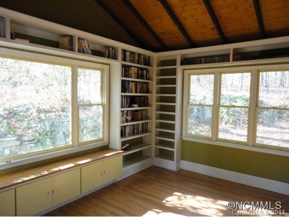 Property image 5 of 21 Shadblow Lane in Tamarac, Hendersonville, NC 28791