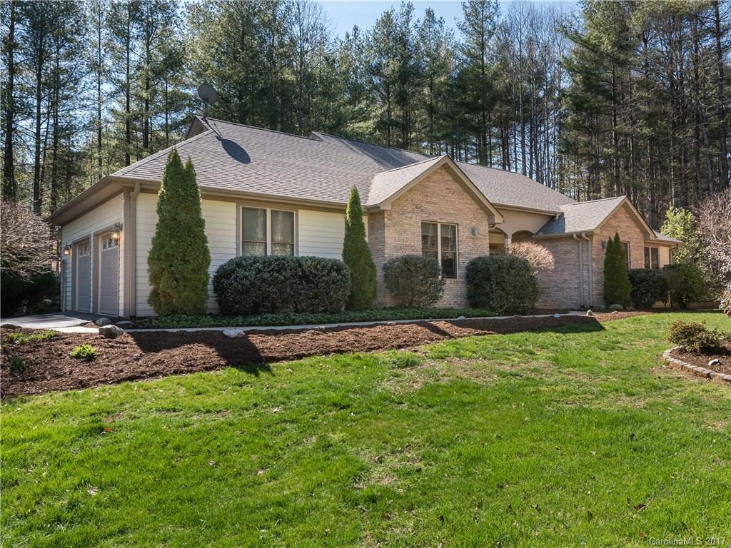 Property image 2 of 203 Deerpath Lane in Canarian Estates, Hendersonville, NC 28739
