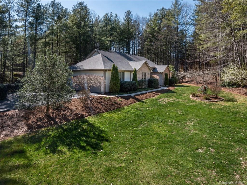 Property image 3 of 203 Deerpath Lane in Canarian Estates, Hendersonville, NC 28739