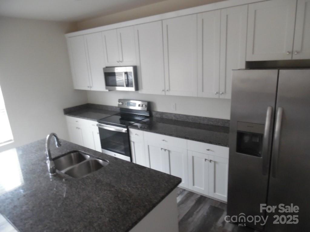 Property image 4 of 586 30th Avenue Circle in Pebble Creek, Hickory, NC 28601