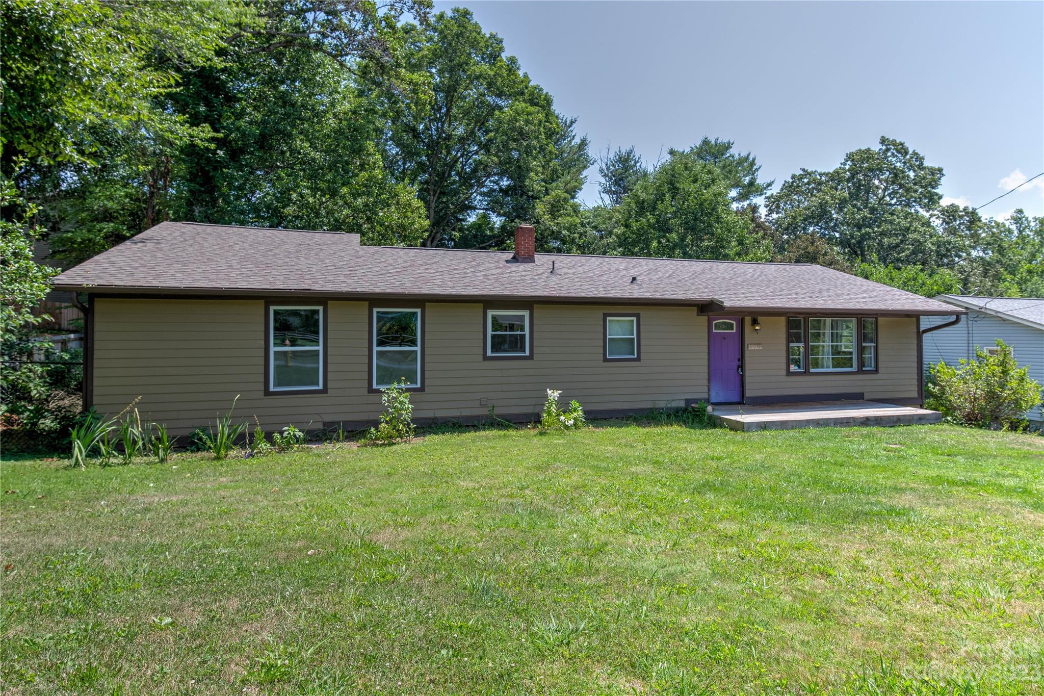 Property image 2 of 220 Varden Place in Grovemont, Swannanoa, NC 28778
