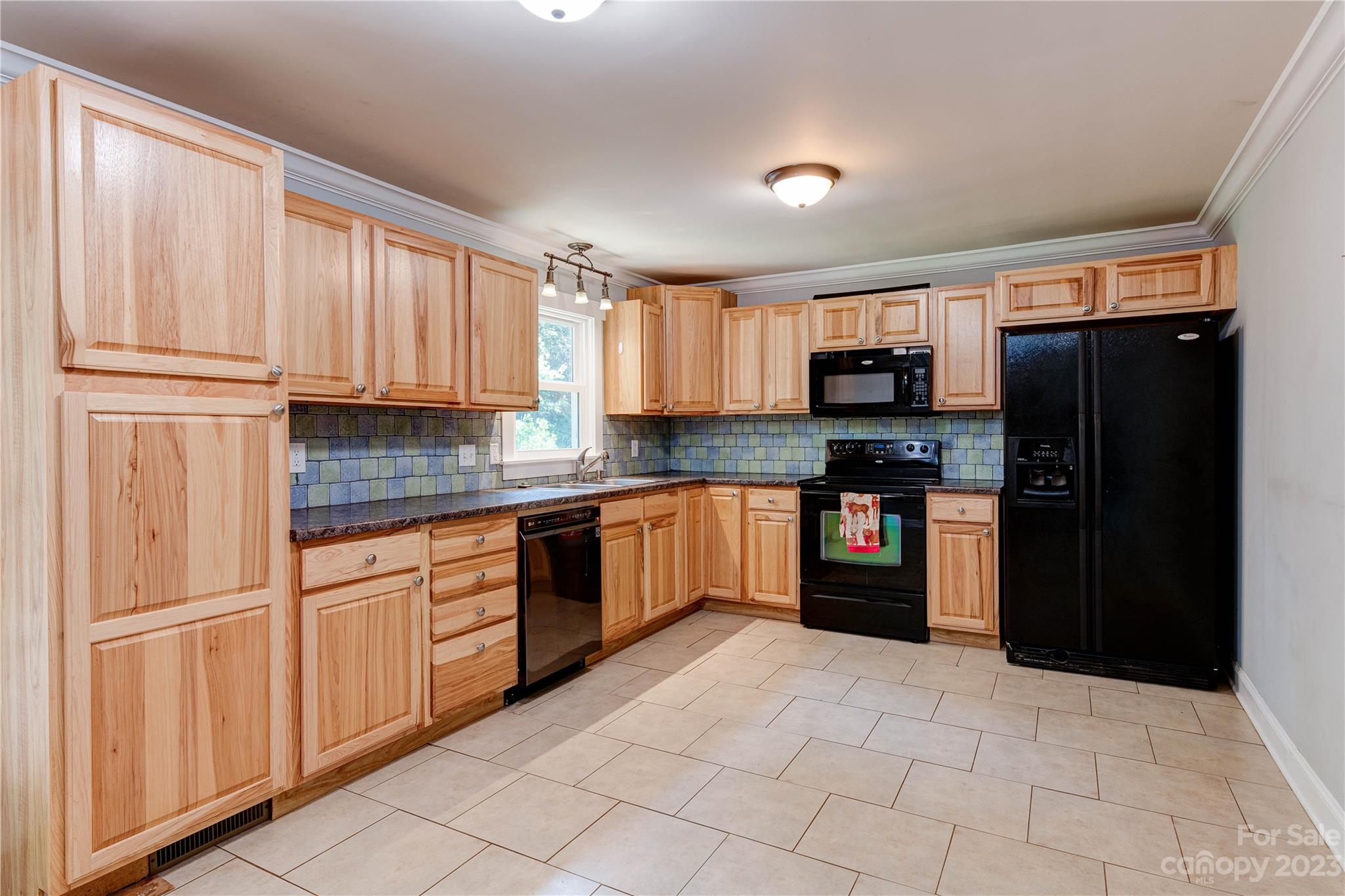 Property image 5 of 220 Varden Place in Grovemont, Swannanoa, NC 28778