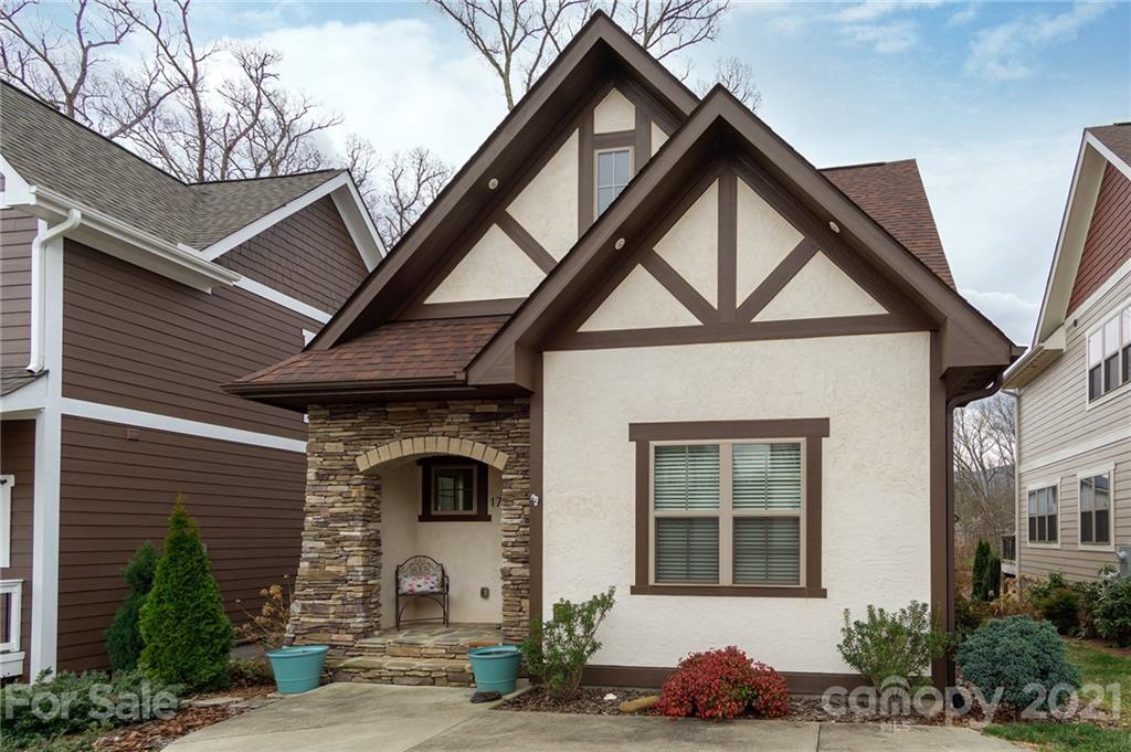 Property image 2 of 17 Tudor Way in Tudor Croft, Black Mountain, NC 28711