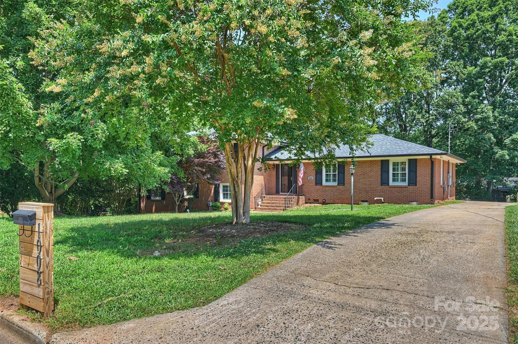 Property image 3 of 1008 Dumbarton Road in Sherwood Forest, Gastonia, NC 28054