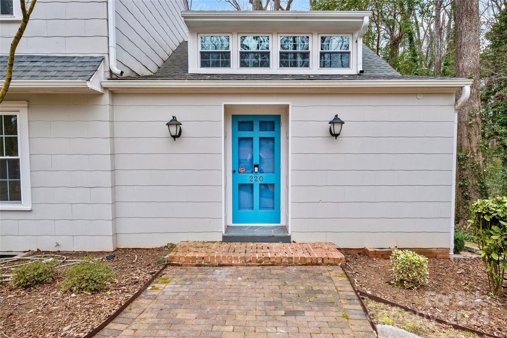 Property image 2 of 220 W Colonial Drive in Milford Hills, Salisbury, NC 28144
