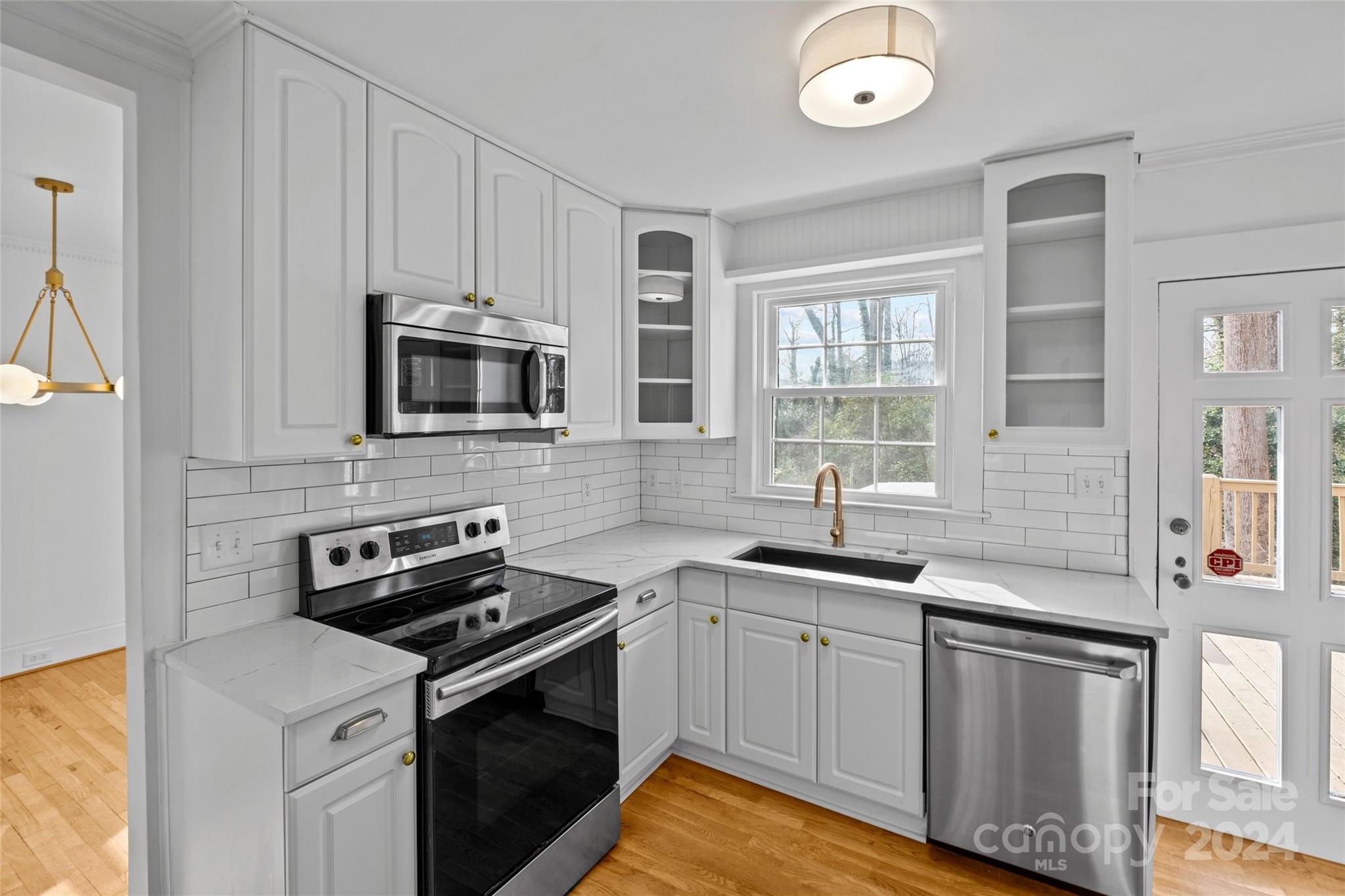 Property image 3 of 220 W Colonial Drive in Milford Hills, Salisbury, NC 28144