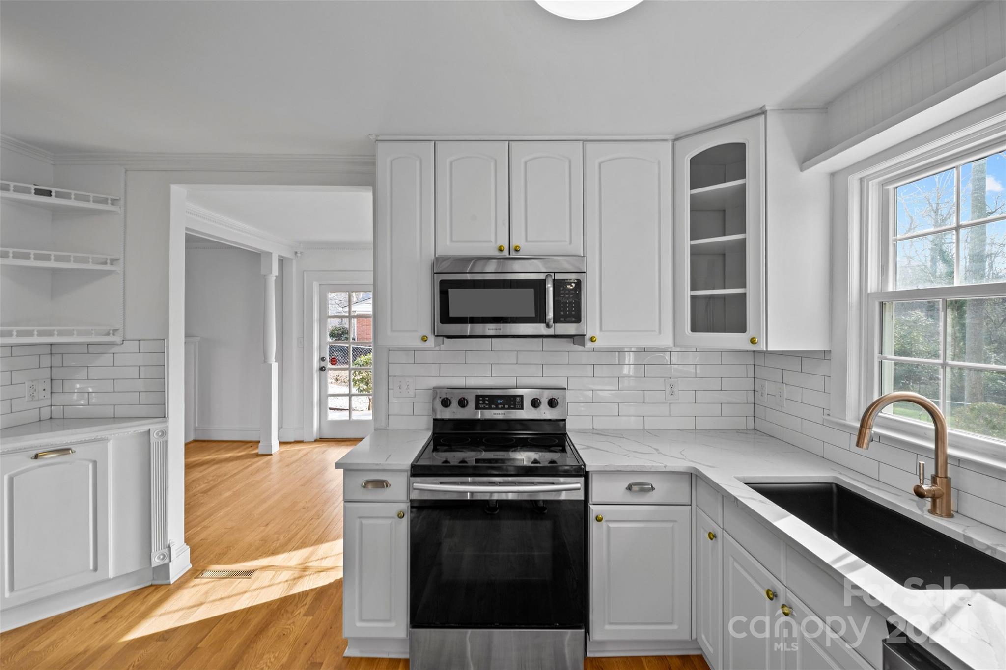 Property image 4 of 220 W Colonial Drive in Milford Hills, Salisbury, NC 28144