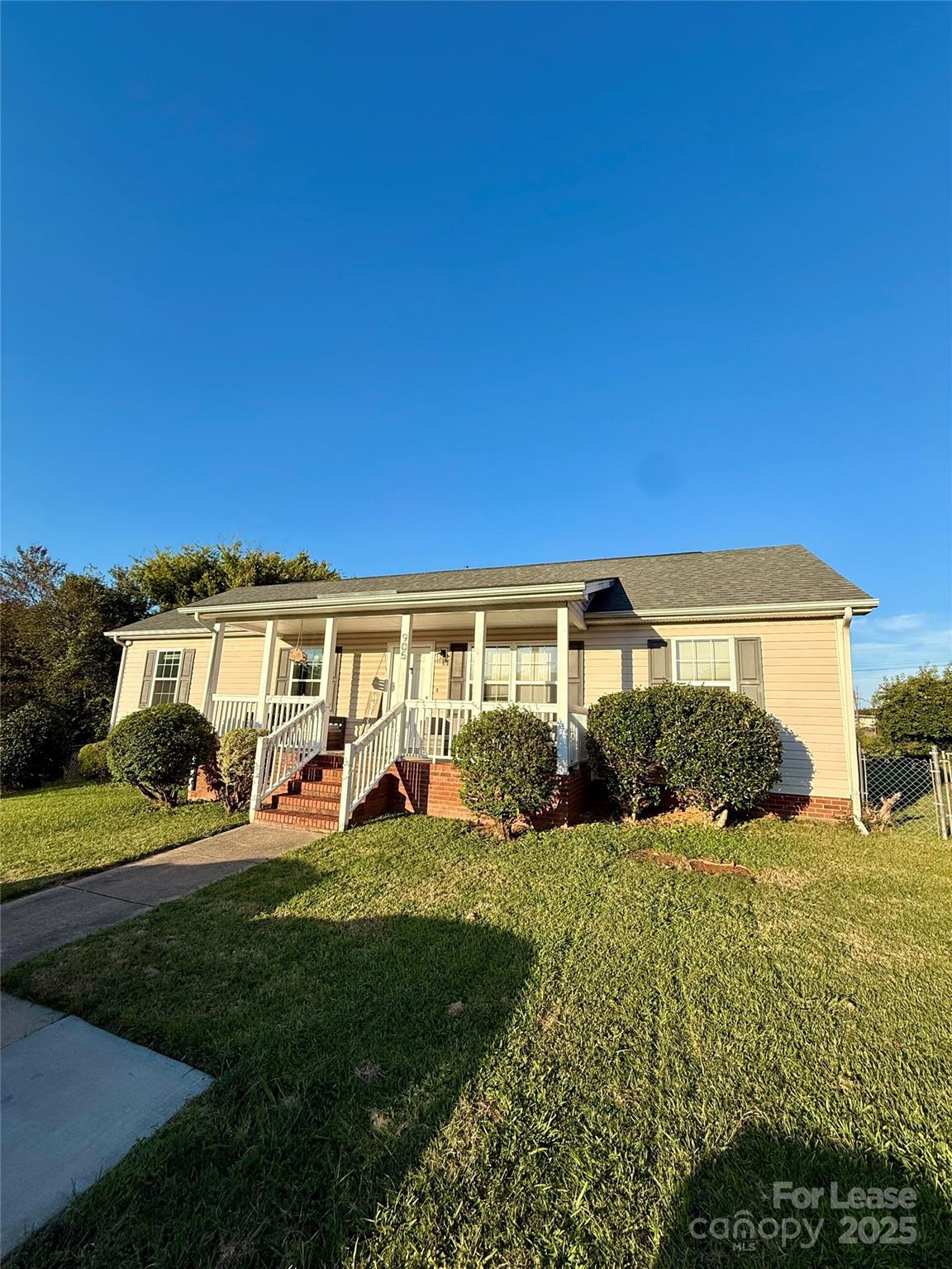 Property image 2 of 905 Lyme Brook Lane in Greenville, Charlotte, NC 28206