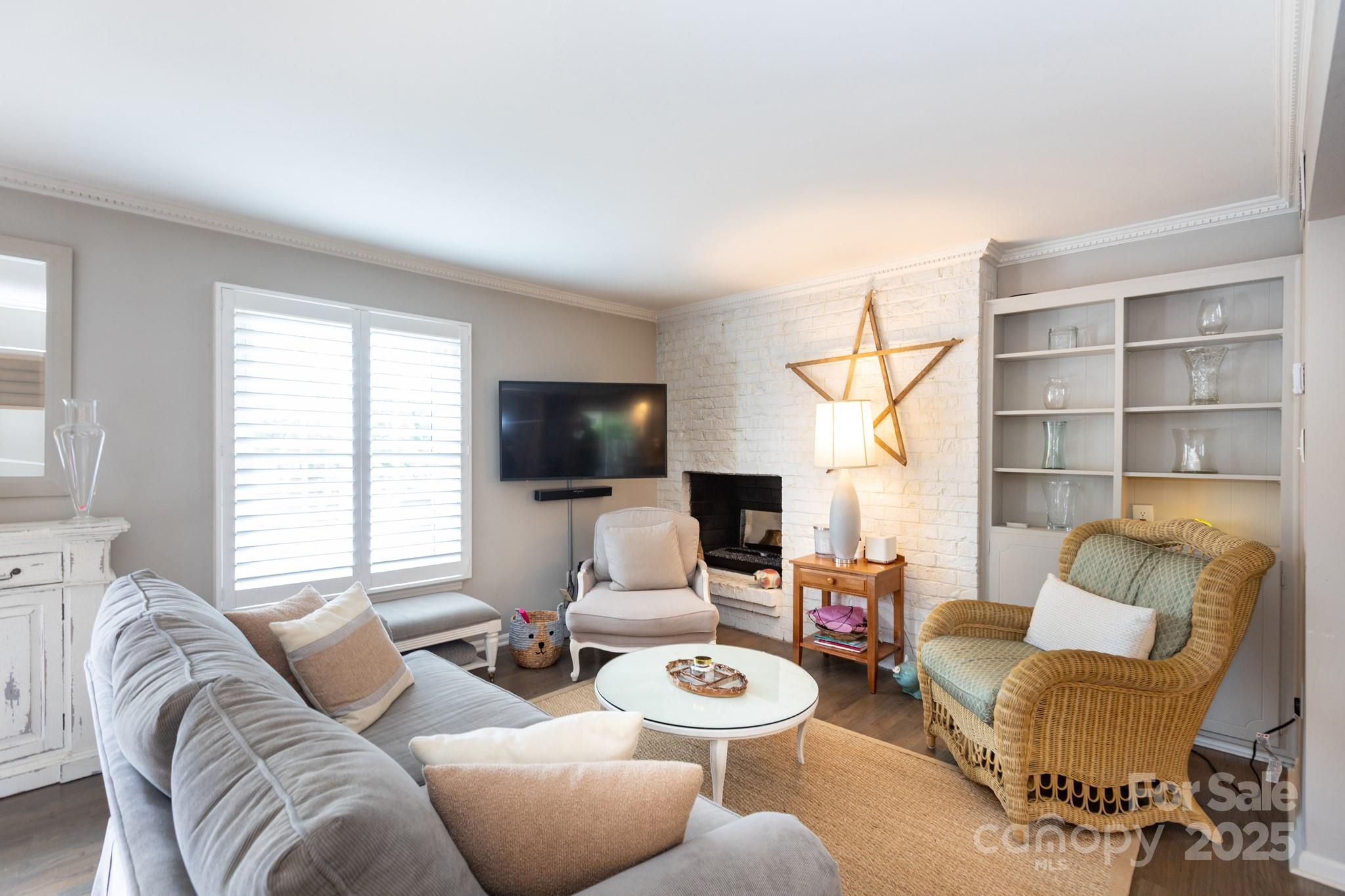Property image 3 of 2229 Rexford Road in Trianon, Charlotte, NC 28211