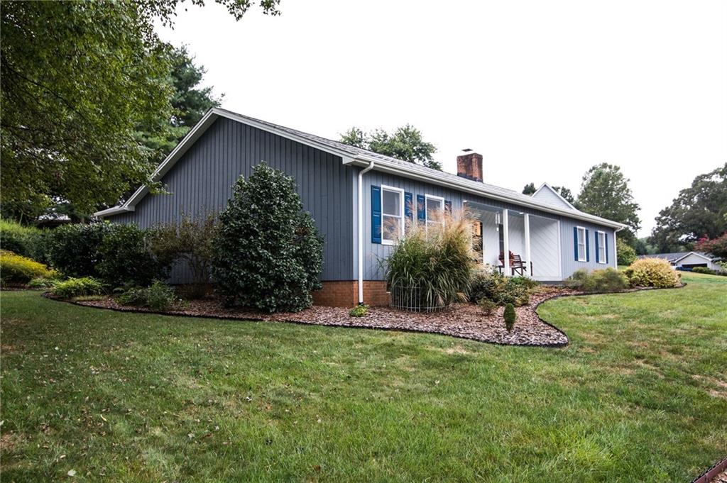 Property image 4 of 4887 Birch Circle in Forest Ridge, Hickory, NC 28602