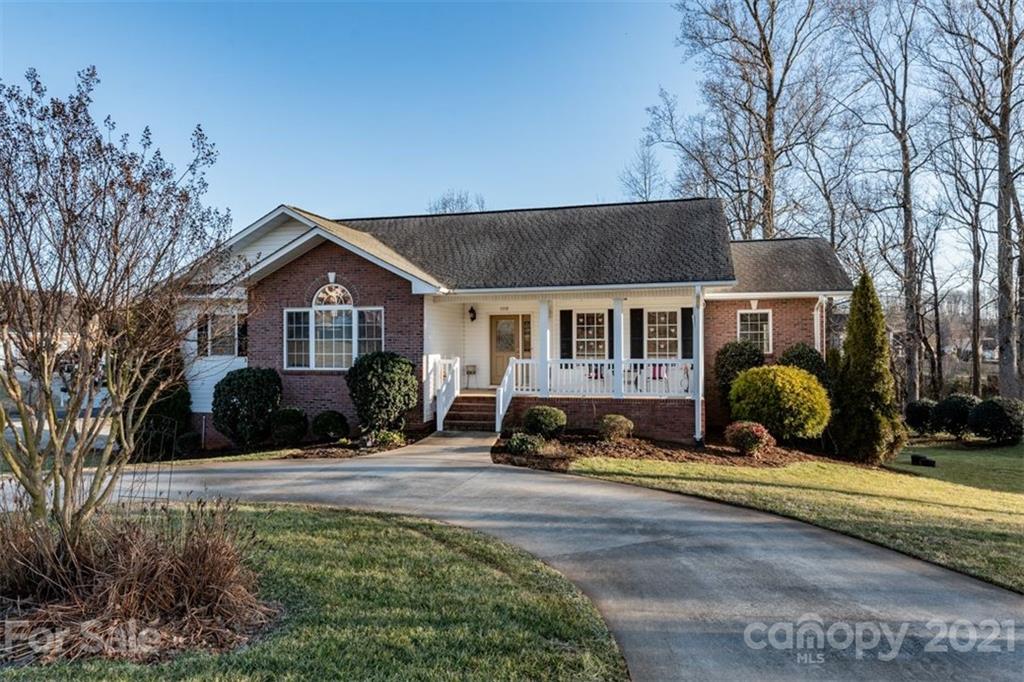 Property image 2 of 1110 Edgefield Lane in Walnut Creek, Newton, NC 28658