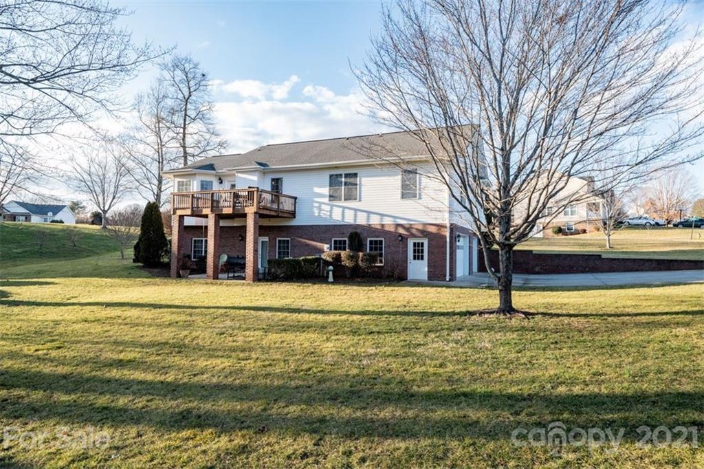 Property image 4 of 1110 Edgefield Lane in Walnut Creek, Newton, NC 28658