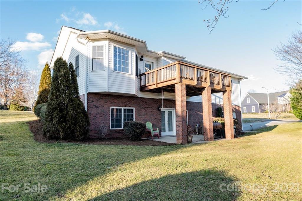 Property image 5 of 1110 Edgefield Lane in Walnut Creek, Newton, NC 28658