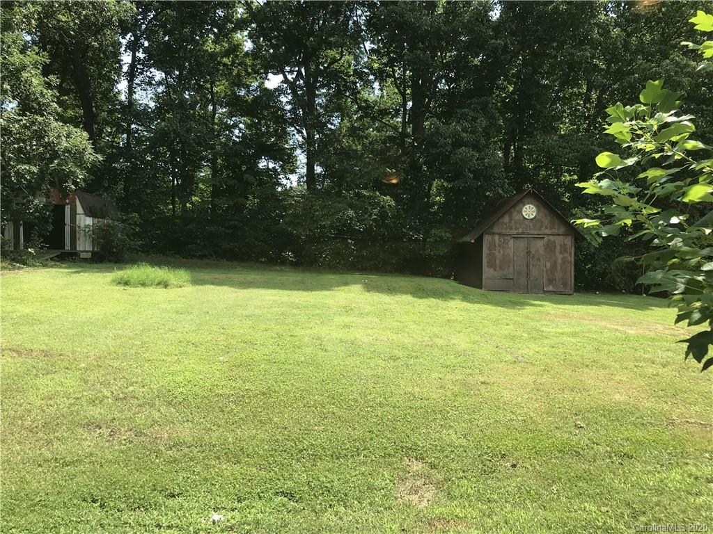 Property image 2 of 1242 Huckleberry Drive in Hillcrest Acres, Lincolnton, NC 28092