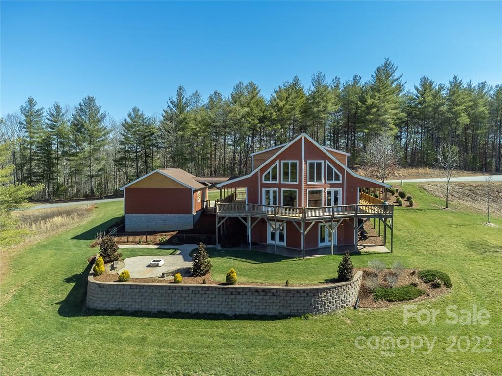 Property image 2 of 1100 Table View Drive in Old Oaks Estates, Morganton, NC 28655