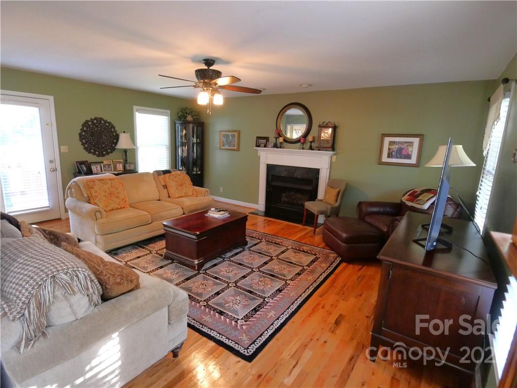 Property image 3 of 1082 Merrywood Drive in Walnut Creek, Newton, NC 28658