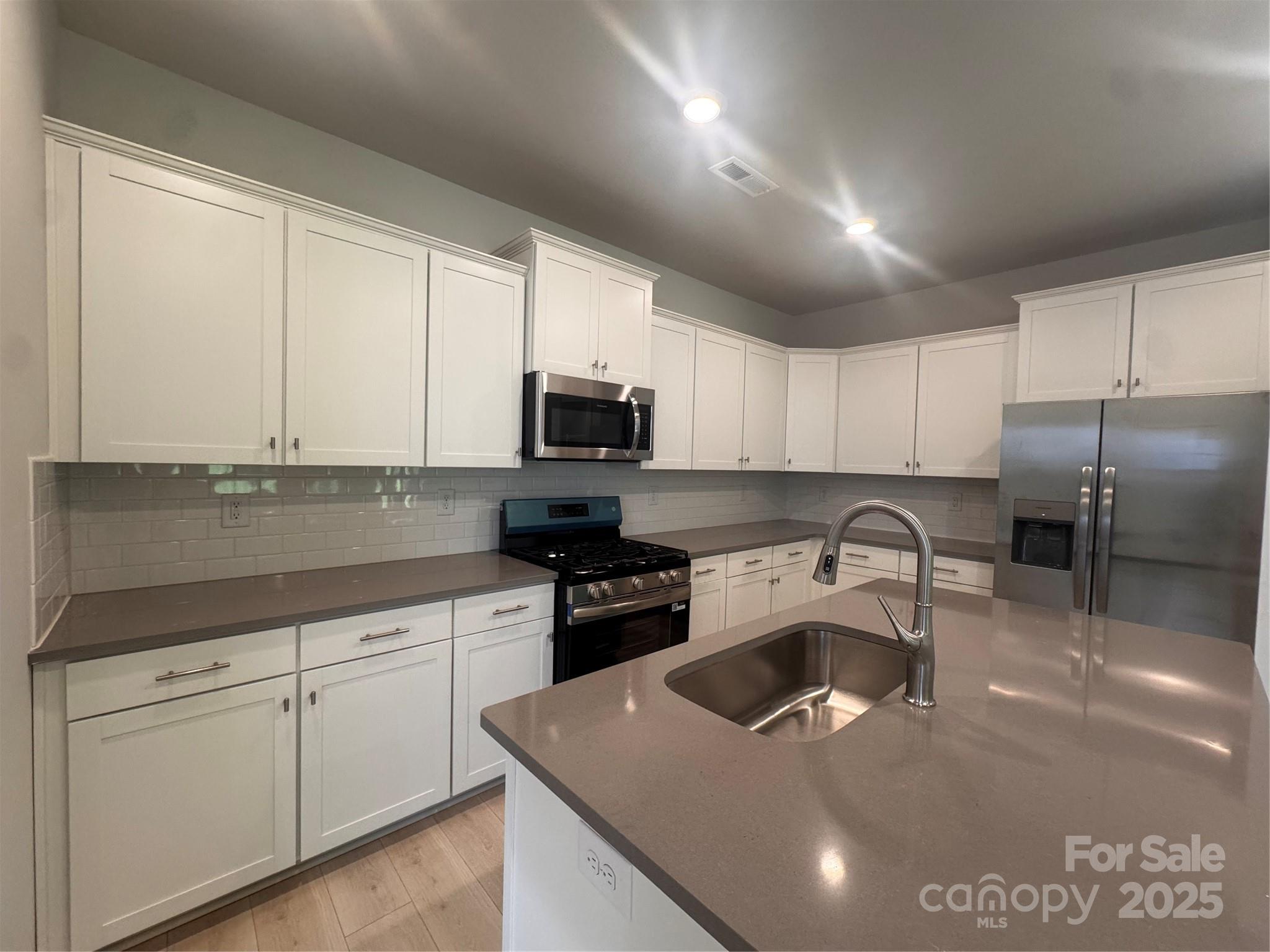 Property image 3 of 4025 Port Richmond Avenue in Pine Trace, Gastonia, NC 28056